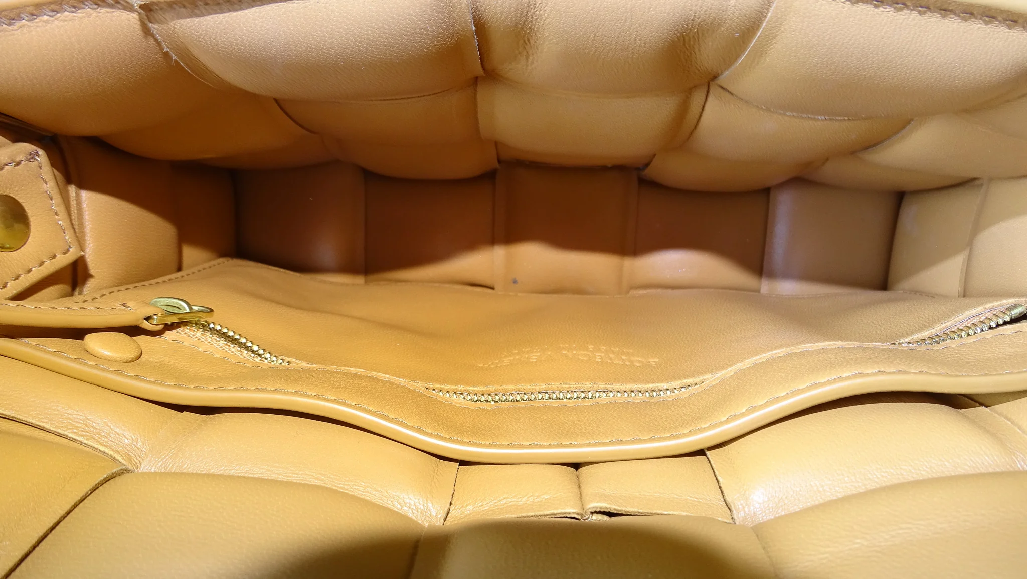 Bottega Veneta Clay Nappa Leather Maxi Weave Padded Cassette - Image 13