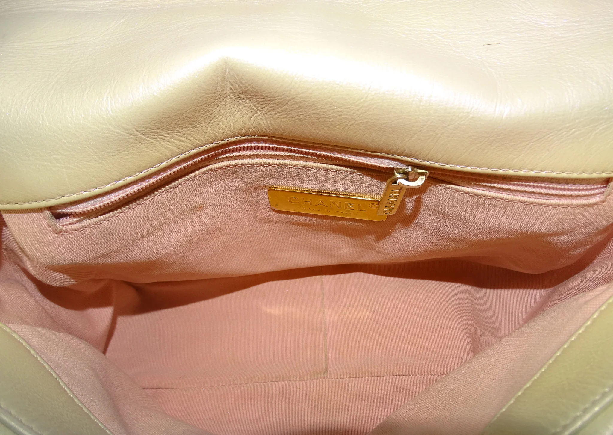 Chanel 19 Iridescent Leather Small (NFID) - Image 14