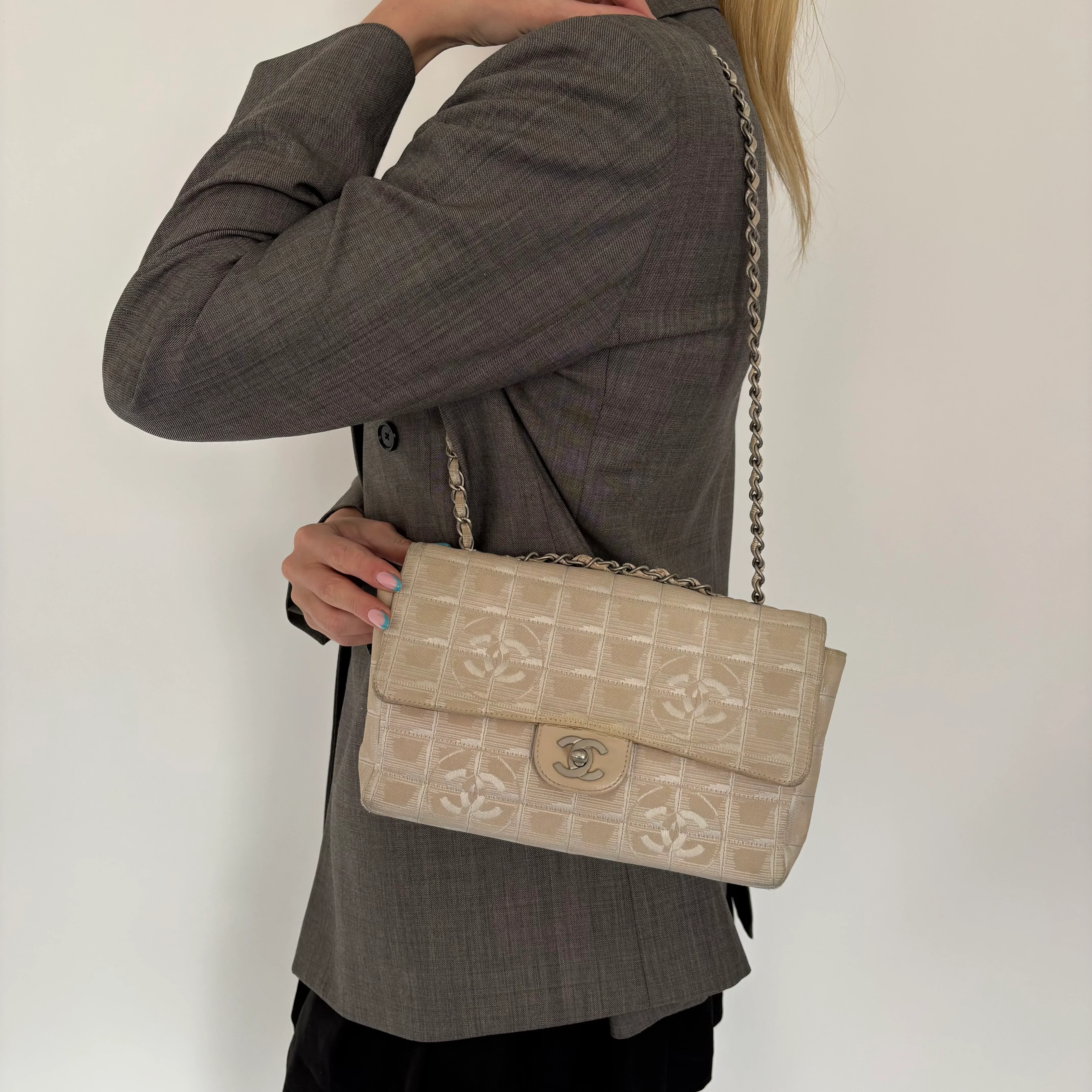 Chanel Beige Travel Ligne Single Flap Shoulder Bag 2002/03 - Image 2