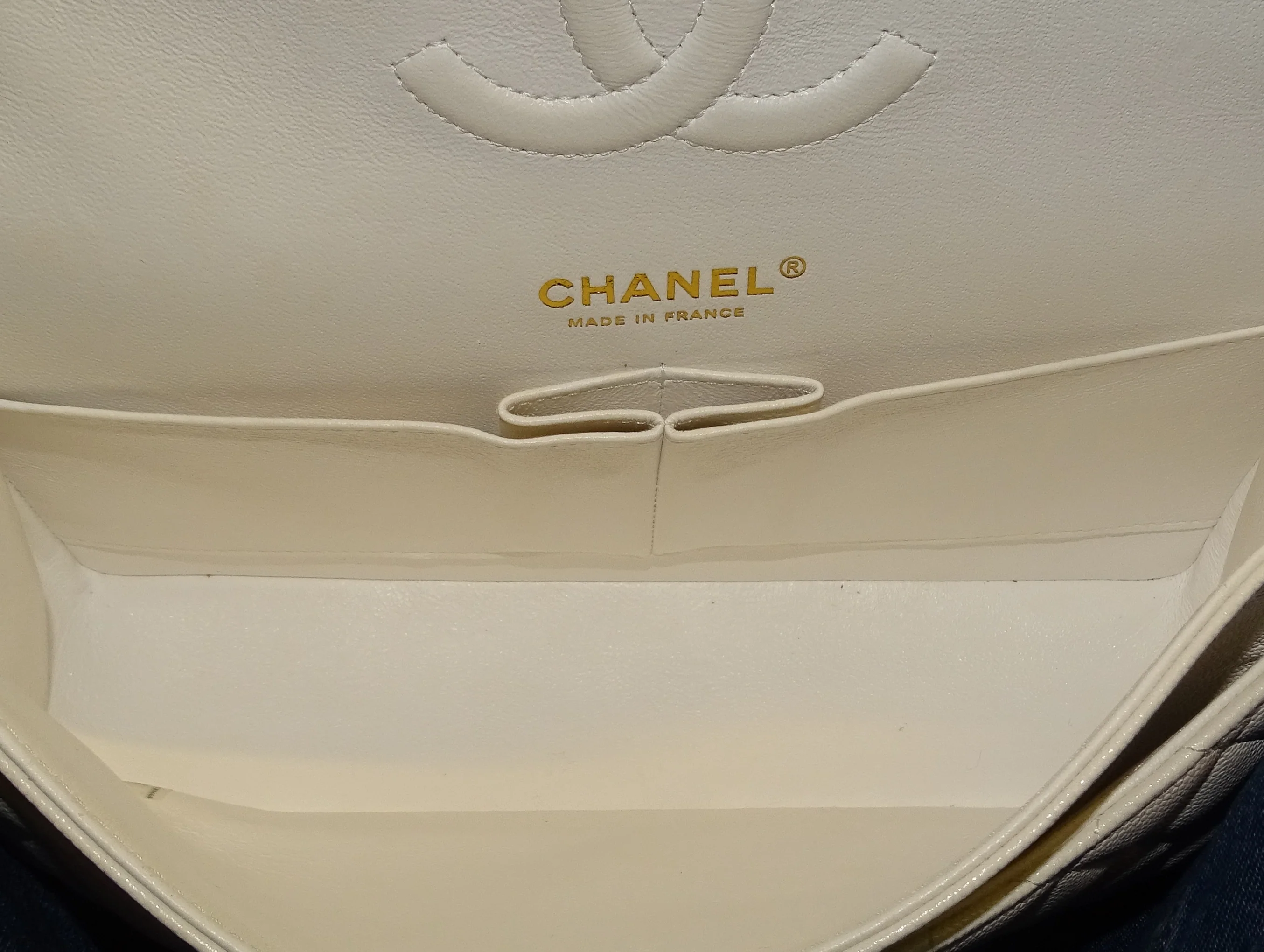 Chanel Classic Double Flap Caviar White Medium 2020 - Image 13
