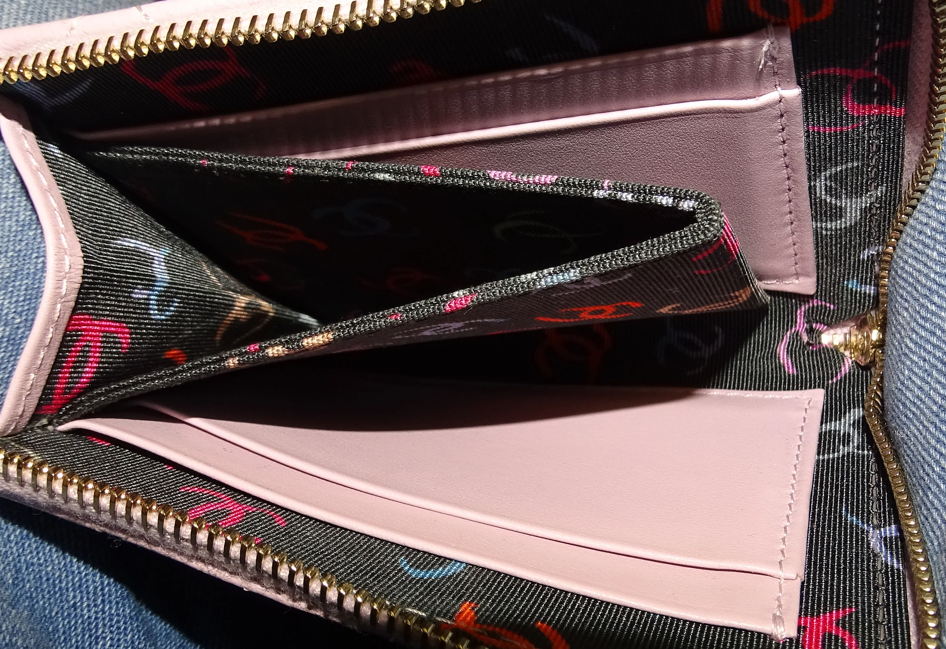 Chanel Half Zip Pale Pink Caviar Timeless Wallet - Image 10