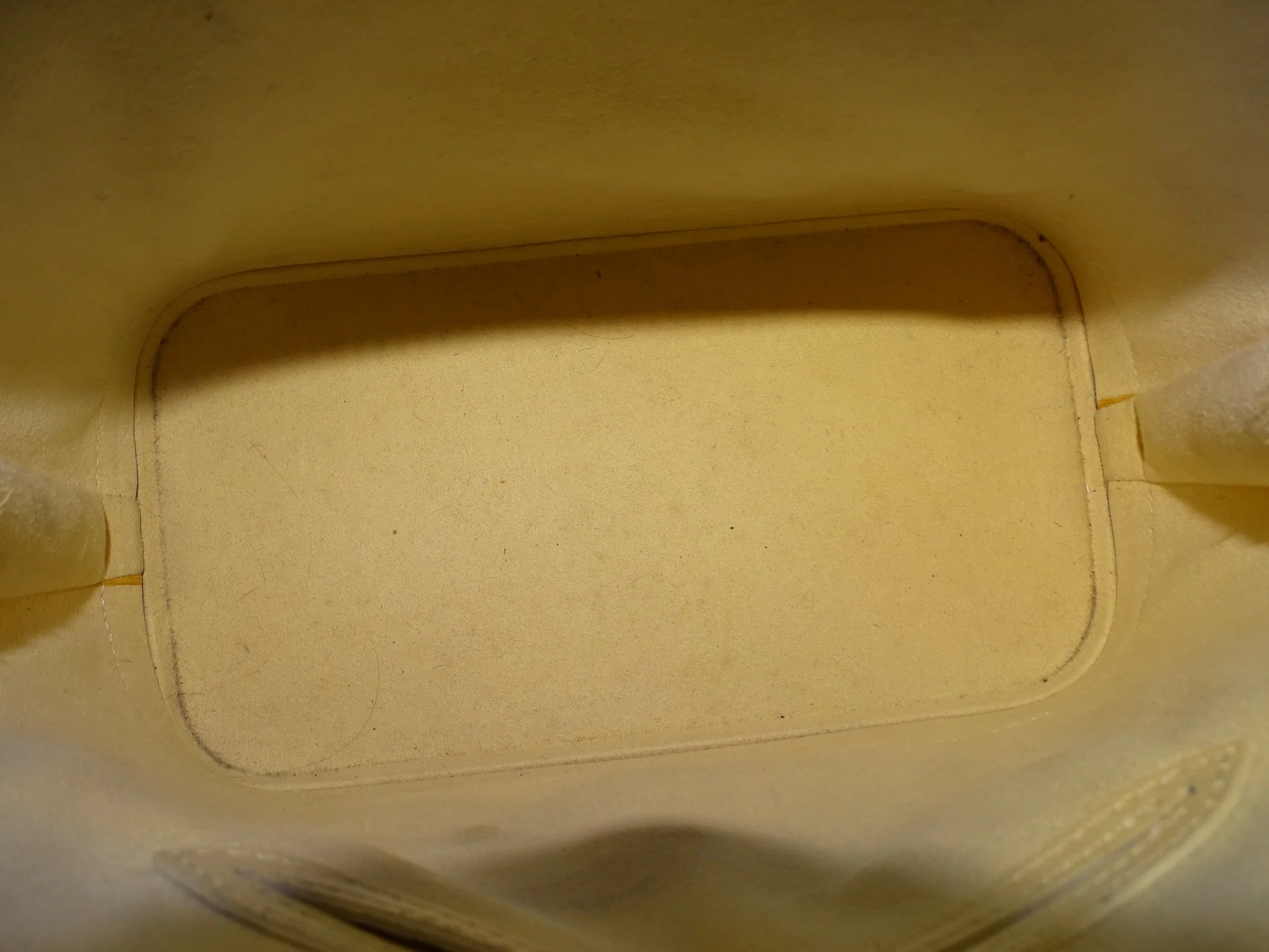 Louis Vuitton Alma PM In Vanilla Epi Leather Vintage AR1020 - Image 12