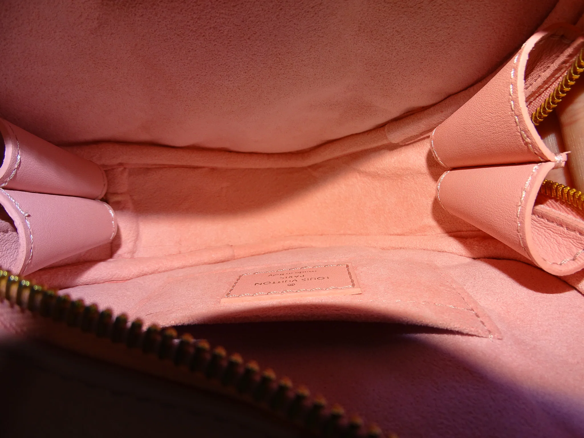 Louis Vuitton New Wave Love Lock Bag Baby Pink NZ0149 - 2019 - Image 15