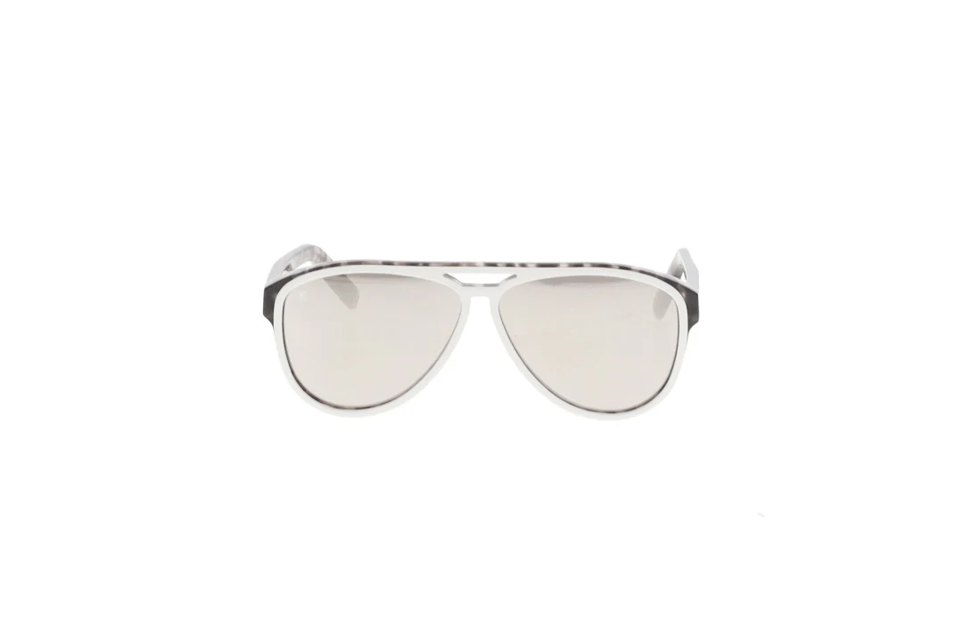 Louis Vuitton Tortoise Shell and White Frame Mowani Sunglasses Z2306W - Image 3